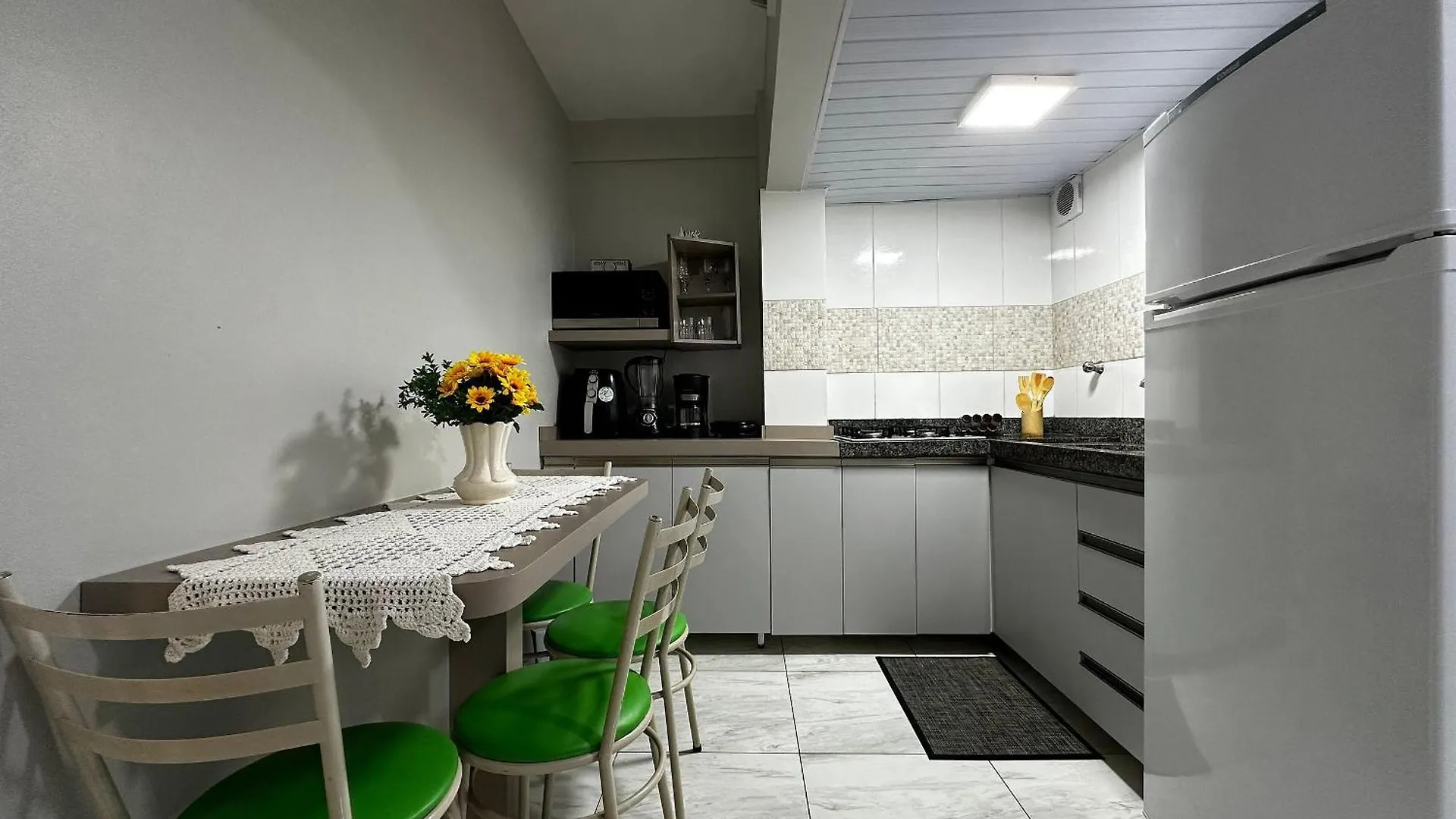 Ma01- Kitnet Com Ar | Vista Big Wheel | Garagem Apartamento Balneário Camboriú