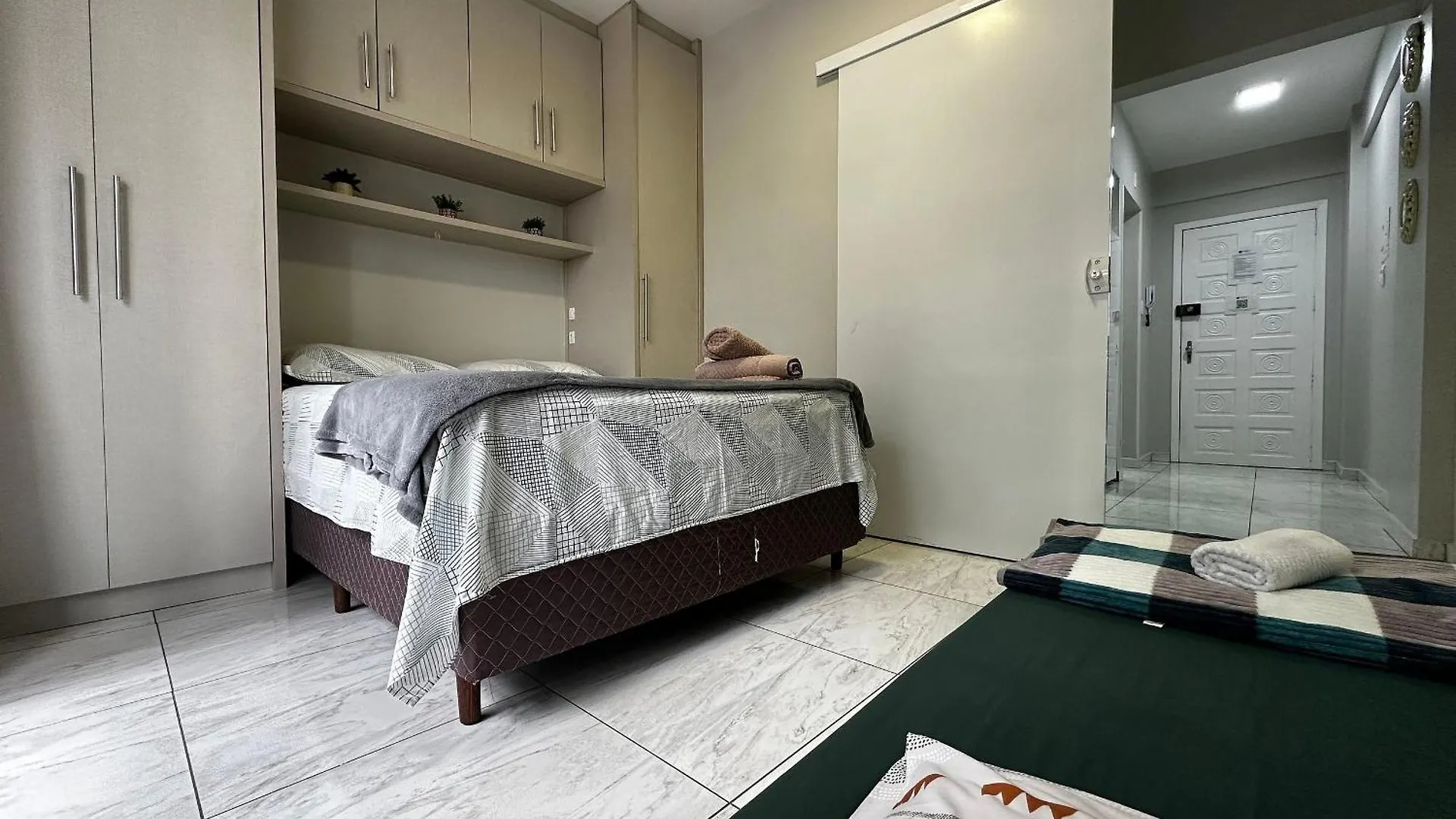 Ma01- Kitnet Com Ar | Vista Big Wheel | Garagem Apartamento Balneário Camboriú