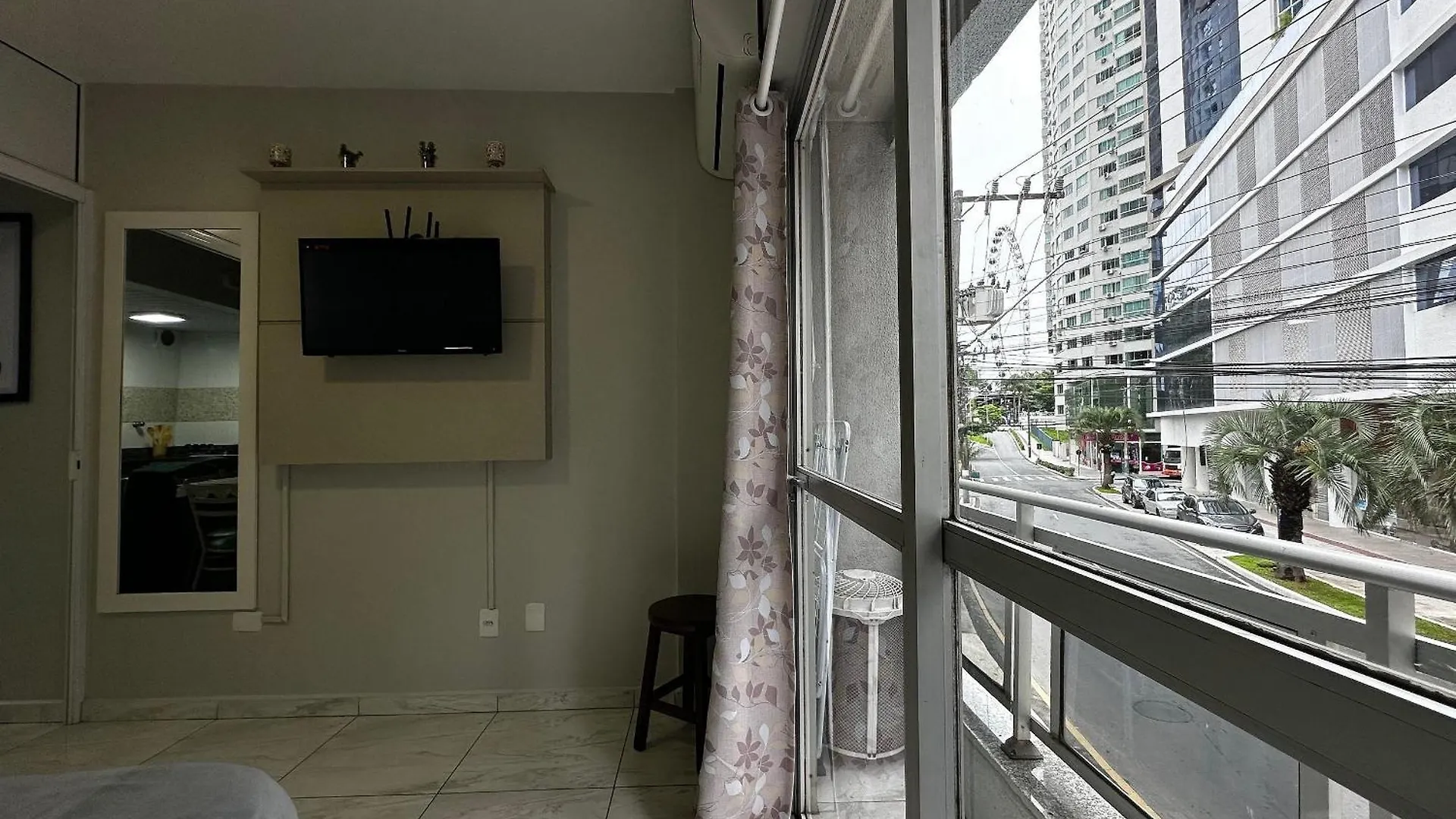 Ma01- Kitnet Com Ar | Vista Big Wheel | Garagem Apartamento Balneário Camboriú Brasil