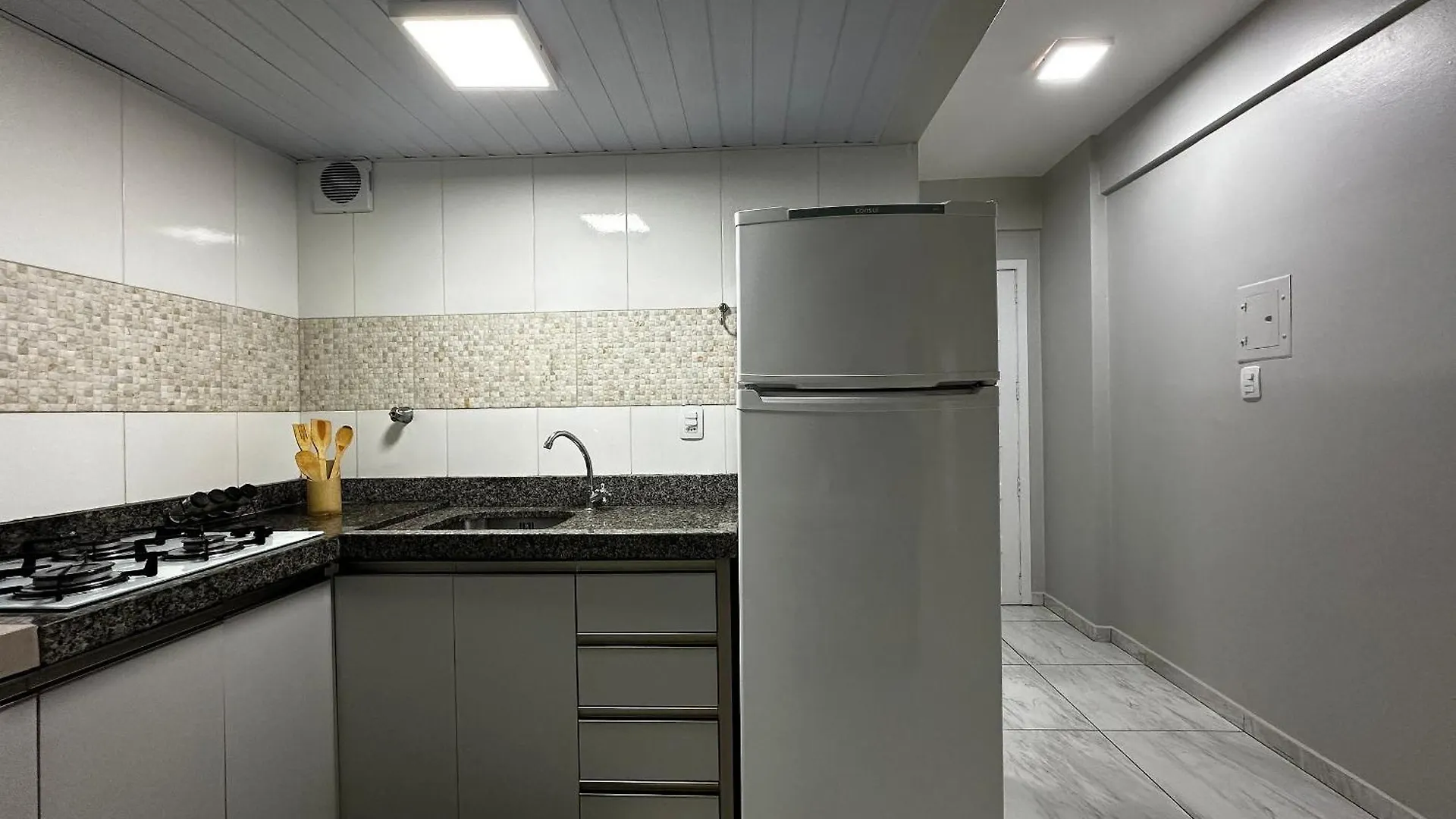 公寓 Balneário CamboriúMa01- Kitnet Com Ar | Vista Big Wheel | Garagem公寓